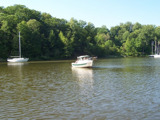 The @C in Brewer Creek off the Severn River near Annapolis, MD
Friends from Canada aboard.
May 2008