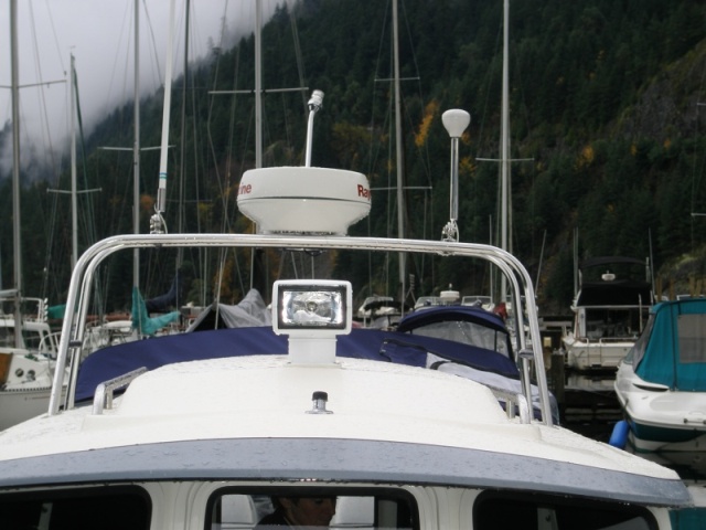 High Arch w/Raymarine Radar and 135 SL Searchlight