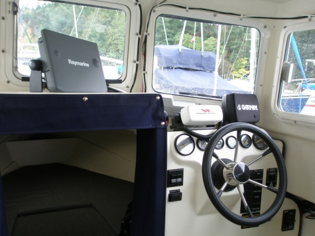 Helm Station & V-Berth