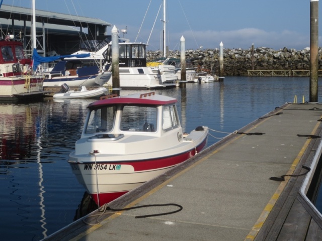 082414 Edmonds - At the public launch dock on a Sunday morning, about to head out for a day of crabbing.