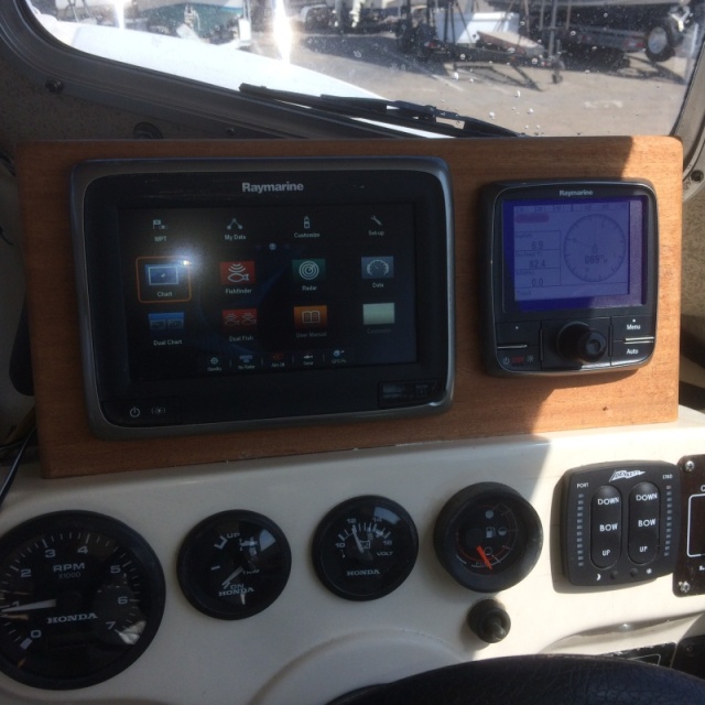 Raymarine plotter and pilot