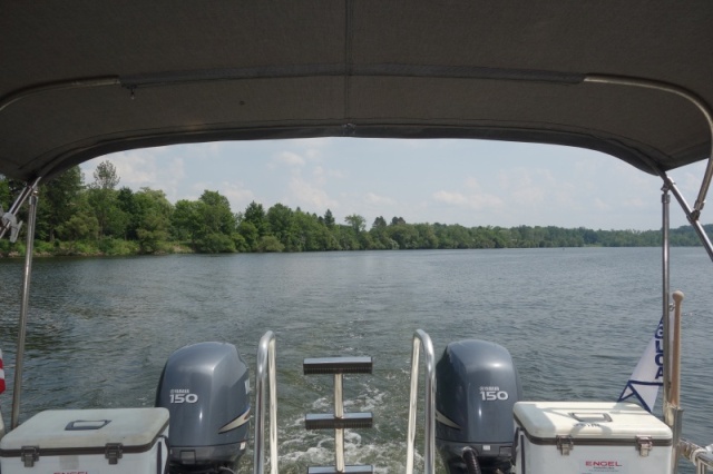 Oswego canal, surprising how little shoreside homes.  10km (6 MPH) no wake speed limit the whole 24 miles