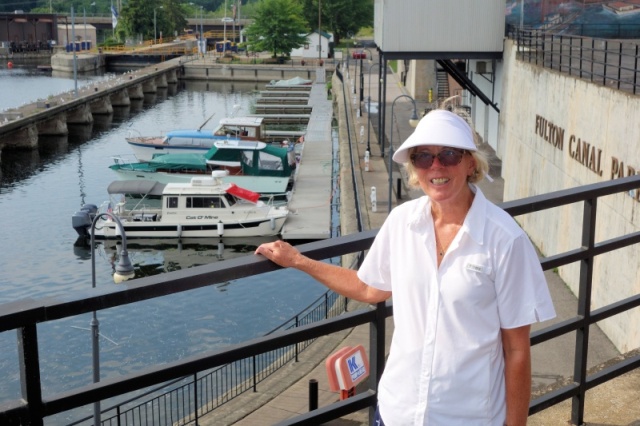 Rideau Fulton (Canada Triangle Loop) lock and wall, Skipper Bob claims suitable for yachts up to 42 ft, we disagree since our yacht is under 28 ft and docking along the pier is prohibited