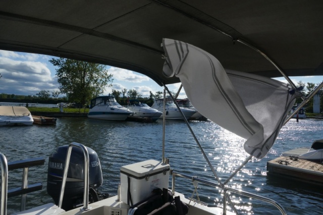 winds on upper Lake Oneida at 23mph gusting to 33 today, stayed in place at marina. 1 rain day and 1 wind day out of 36 days on boat.   I caught that towel at just the right moment, don't you think?  Yes, the marina had washers and dryers.