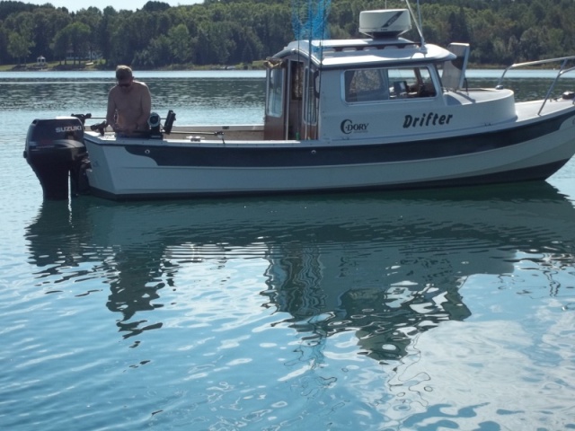 30/08/2011....Perch fishing..this is the 1st time some-one took a picture of my boat....LOOKS GOOD!