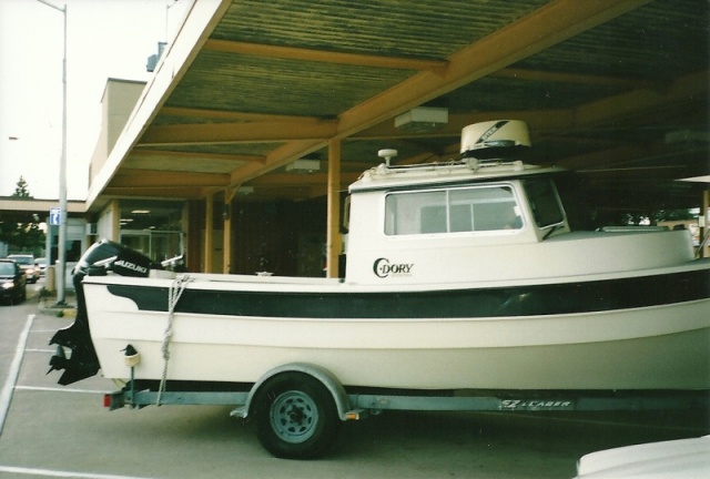 1985 22 foot Classic Angler at Canadian Customs Oct.9/09..i am inside paying the taxman.