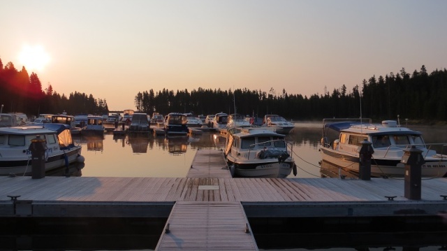 Left - Grace 22. Right - Kyra and Bernie's 25, C-Puffin from Oregon. Yellowstone National Park Marina. 