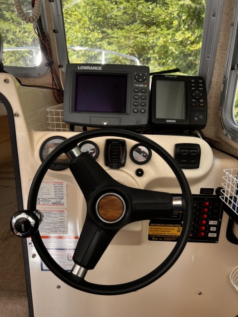 Trim Tab Switches Under B&W GPS, FWD Circuit Breaker Switches and Fuses, Boat Tilt Fuel Level and Engine Gauge on Panel