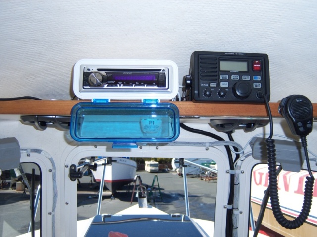 Kenwood Marine AM FM CD, ICOM M 502 VHF 