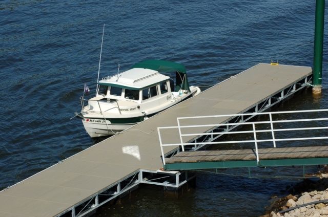 Minnie Swann tied up to brand new Pool & Yacht Club Dock.