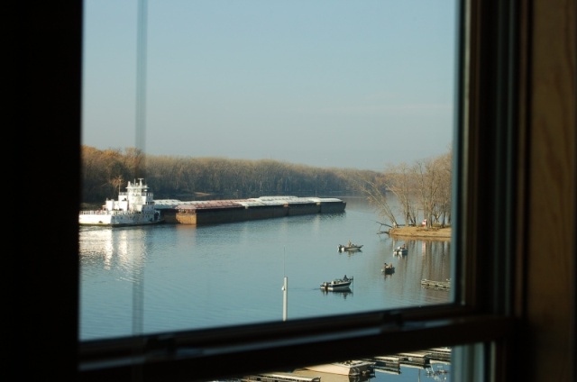 Barge and fishermen starting the day.