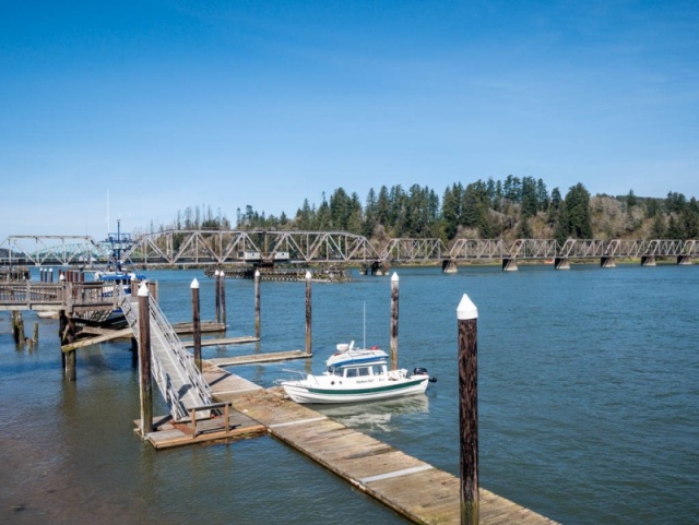 Reedsport public dock, nice lunch break