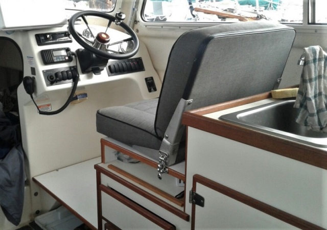 Raised helm seat for more storage and better view.  It is removable with 2 lock downs to provide extra counter space.  Removable helm foot rest give additional storage as well.