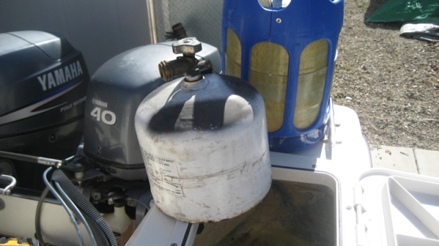 2 sizes of propane tanks 1 gal and 2.5 gal