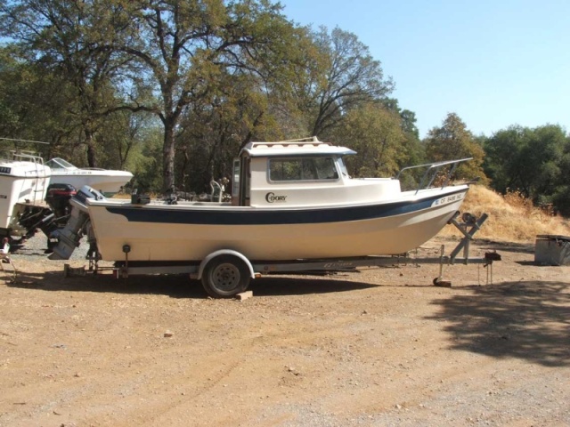 The first view of the boat I purchased in October, 2009 [1985 - 22 footer]