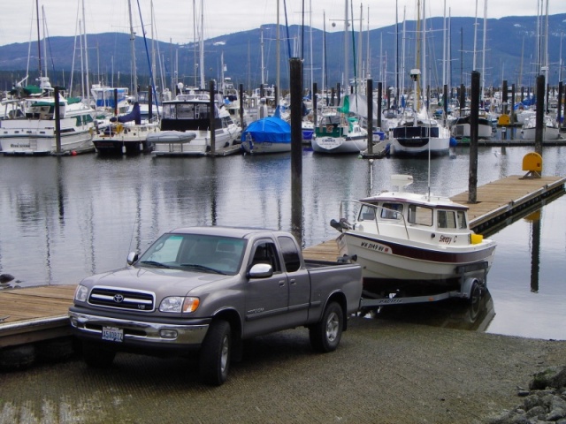 Launch at JW Marina with a fine Washington mist prevailing.  Gotta love the pilot house.