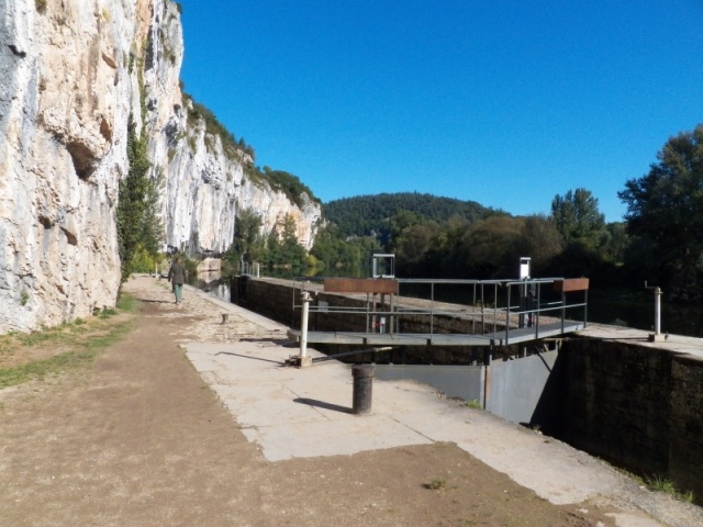 In some places, the limestone cliffs had been carved away (pre-dynamite) in order to create a tow path.