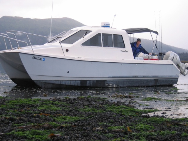 Going dry in Kachemak Bay to load up on 190 Qts of clams in the shell.  Very, very slight leading edge dings on the prop that I used to come into the bay on.