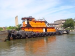DSC02516 Scrap yard tug on the Harlem River