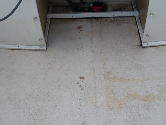  Pulling up the dri-dek revealed a line of gel-coat delamination from the bilge pump well almost to the cabin door.