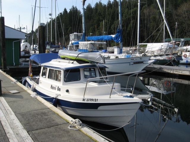 Kerri On Thetis Island pub/marina