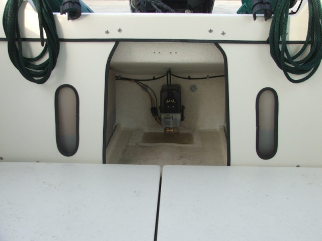 (c-dancer)Upgraded fuel tank covers and Bennett Trim Tab motor 