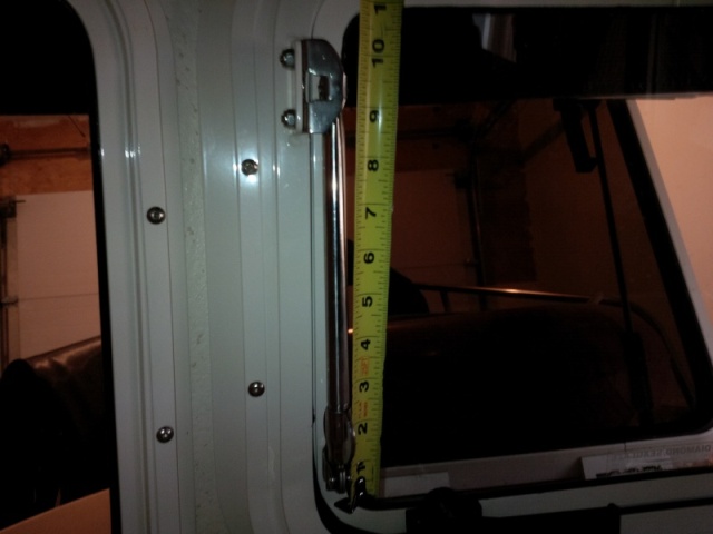 center window bracket length