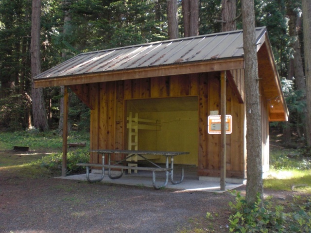 Overnight shelter with 4 bunk beds.