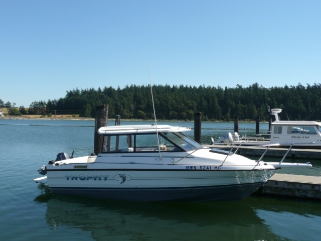 Boat #13 (2012-2013): 1990 Bayliner 21' at Oak Harbor in 2012.  Just noticed the Stray Cat in the background!