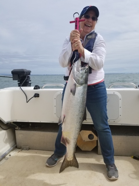 Fishing has been great in Georgia Strait lately. Here is Cathy with a nice 20lb Chinook.