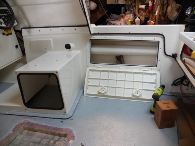 I also put an access hatch on the other side. Once the engine cables (inside the 4