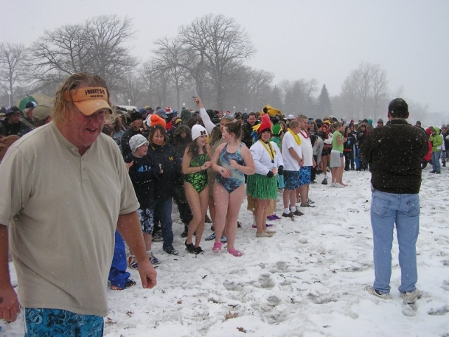 Kiwanis Polar Bear Plunge 2008
Temp Mid 20's with water at 33