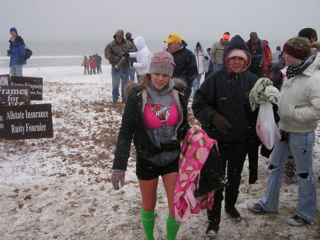 Kiwanis Polar Bear Plunge 2008
Temp Mid 20's with water at 33