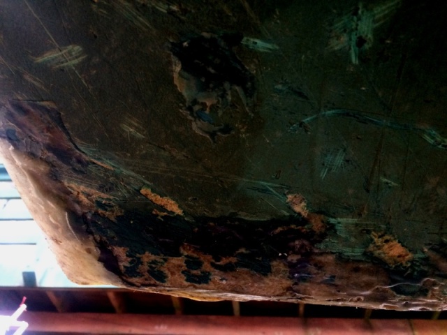 Stern, port side bottom damage