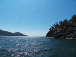 South of Bligh Island, the wind picks up and the swells from the Pacific can be felt at the entrance of Zuciarte Channel.