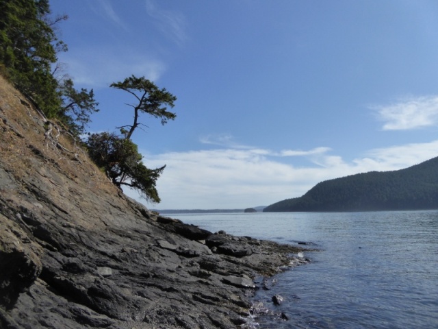 Hiking / scrambling around tiny Cone Island