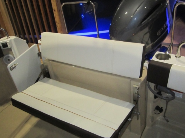 Transom seat