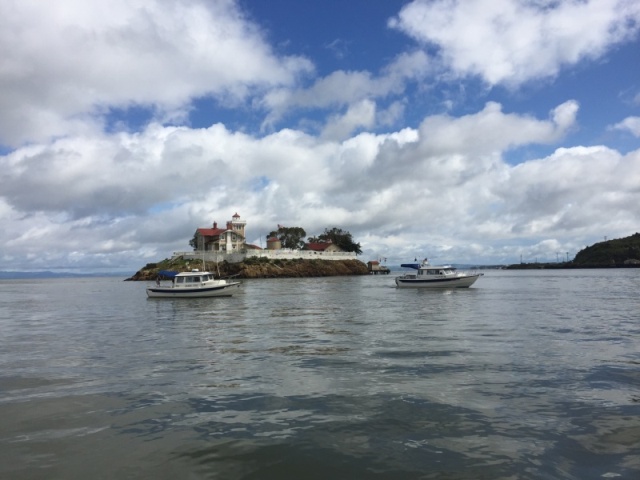 Slack Time and Dinner Belle II in front of Lighthouse B&B in San Francisco Bay