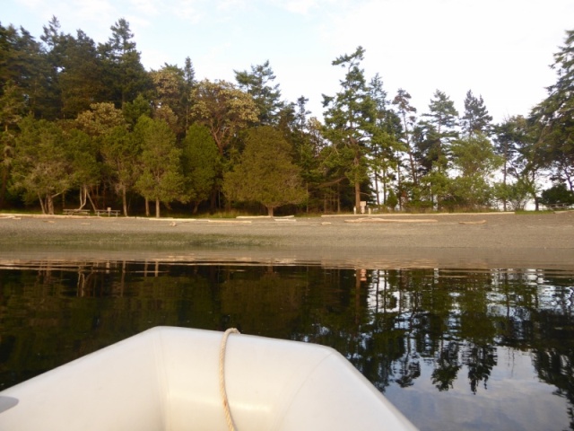 The West beach at Turn Island, very shallow here, not a good anchorage.
