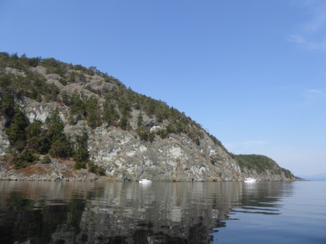 As we arrived Saturday around noon, all four buoys were available. Chadwick Hill looming behind.