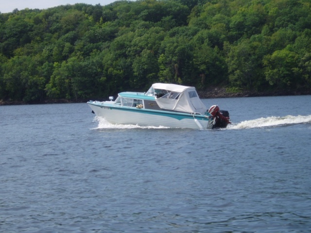 (Minnie Swann) My buddy Dave's Crestliner.