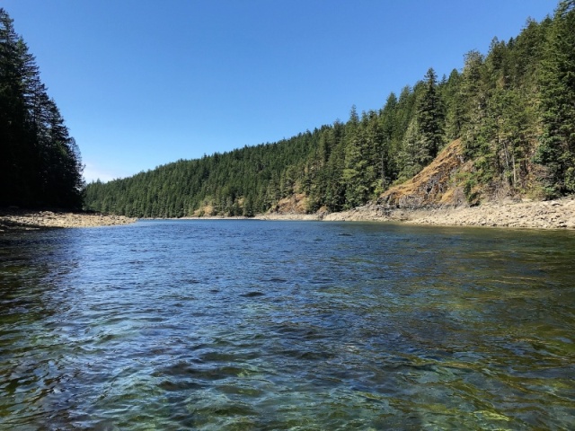 Reef between inner and outer basins of Roscoe Cove.  I came thru at mid tide with about 6\' of water under my hull.