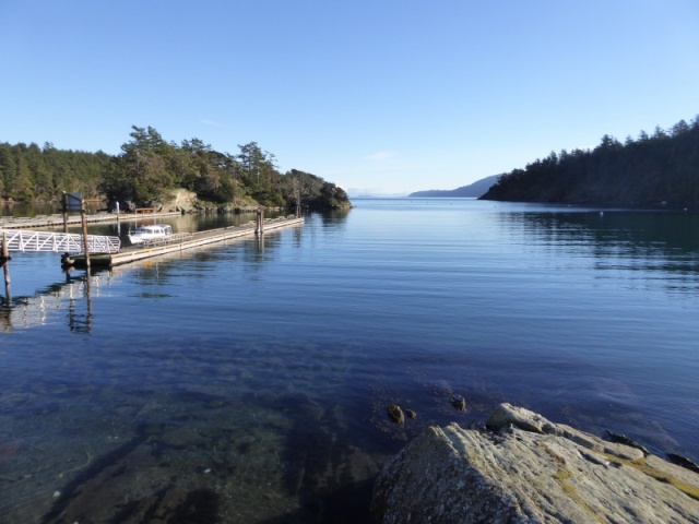 Calm water, blue skies, and no boats. Roger's theory is that all guys do their christmas shopping on the 24th, therefore no boats, haha!