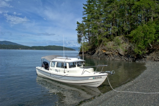 Nice day to attempt my first beach landing in the 22.  Actually is easier than the 16 due to the added length to keep the prop in deeper water, and wider width to get to the bow. Although the 16 is small enough to just tilt up and paddle in. C-Dorys are great boats.