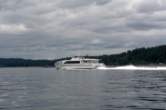 Rich Passage ferry.  Last year I clocked this boat at 45 kts on the AIS. No AIS on Bambina but looked about the same speed this time too.