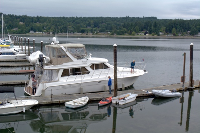 The owner / captain is standing on the swimstep. He brought her in on a remote control. Easy Peasy.