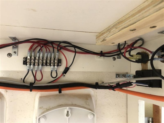 Wiring done with a terminal strip; connections with jumpers