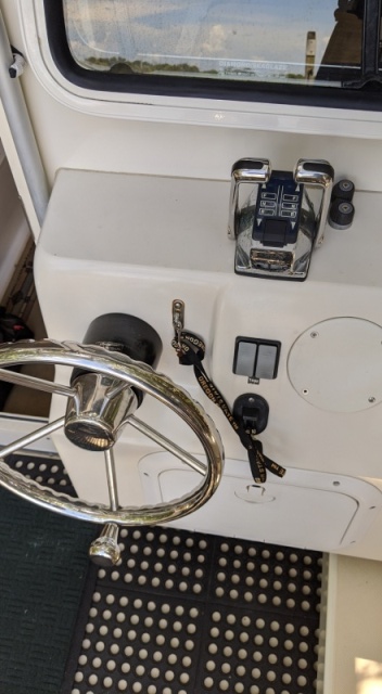 Cockpit helm, but no vhf or chartplotter/nav data 