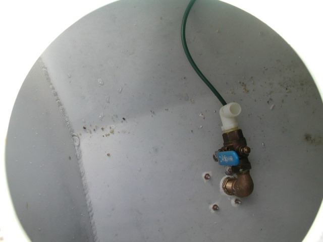 Valve for thru-hull. Green #8 wire goes to zinc for bonding.