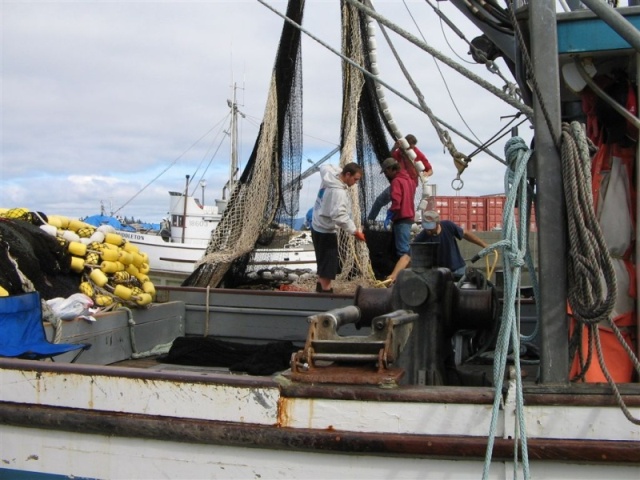 Seine crew overhauling their gear before an opening.